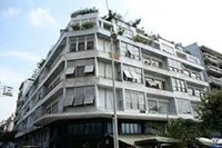 Η ιστορική μπλε πολυκατοικία