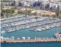 Τα νέα τέλη έδιωξαν τα σκάφη ξένων υπηκό...