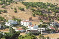 Χαμηλώνει ο πήχης για την υποχρεωτική ει...