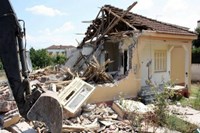 Κατεδαφίζονται 1.800 εγκαταλελειμμένα κα...