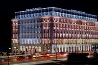 Ο μανδύας του κλασικού σε νέα κτίρια της...