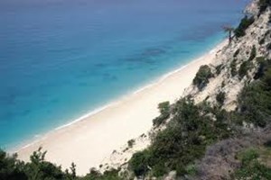 Μεγάλες τουριστικές επενδύσεις σε Ιο και Μήλο