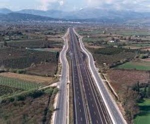 ETEπ: Υπογράφηκαν οι συμβάσεις για χορήγηση 550 εκατ. ευρώ για αυτοκινητόδρομους και μικρομεσαίους στην Ελλάδα